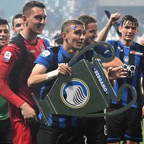 Atalanta celebrate sealing a place in the UEFA Champions League group stage Atalanta celebrate sealing a place in the UEFA Champions League group stage