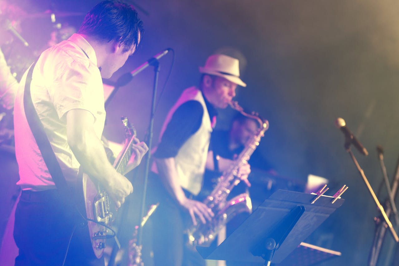 https://www.pexels.com/photo/man-playing-saxophone-613813/ 