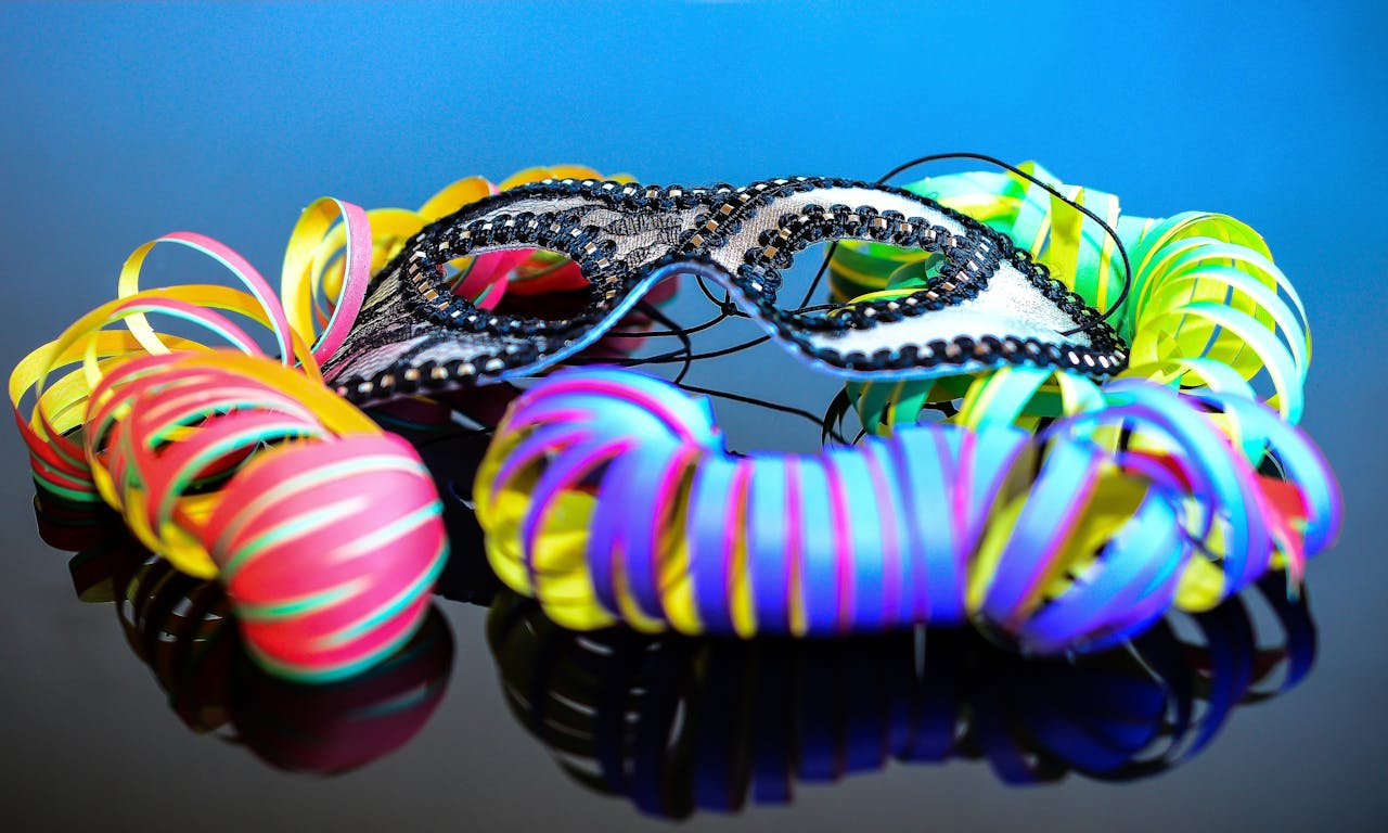 Photo by Pixabay: https://www.pexels.com/photo/multicolored-accessories-268481/ 