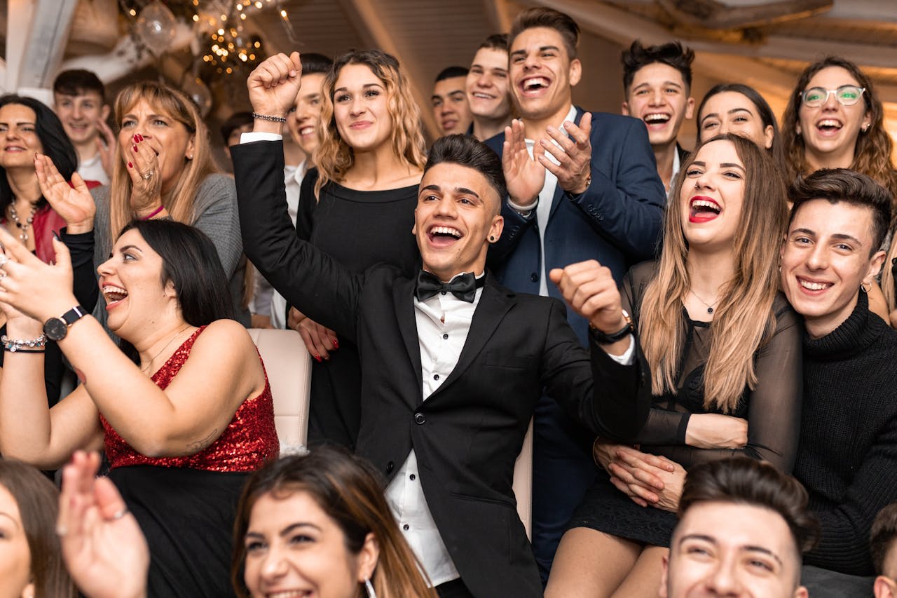 Photo by Davide De Giovanni: https://www.pexels.com/photo/a-group-of-smiling-men-and-women-clapping-hands-3171822/ 