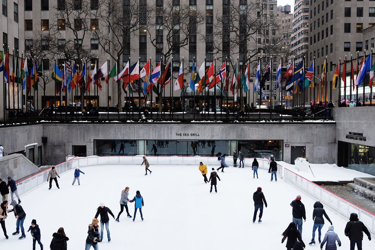 https://pixabay.com/photos/people-crowd-ice-skating-sport-2568689/ Photo by StockSnap on Pixabay