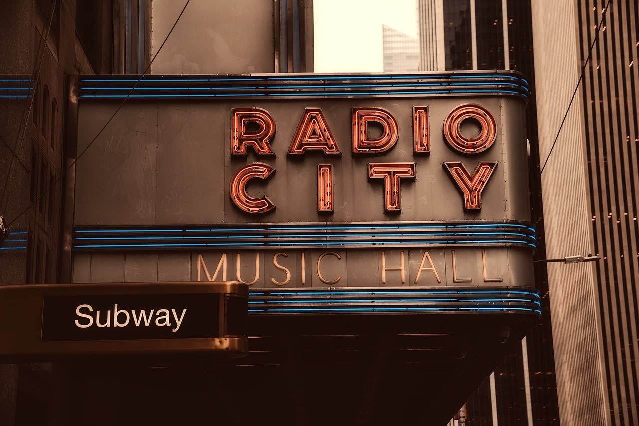  https://pixabay.com/photos/radio-city-music-hall-landmark-2392559/ Photo by Pixabay on Pixabay