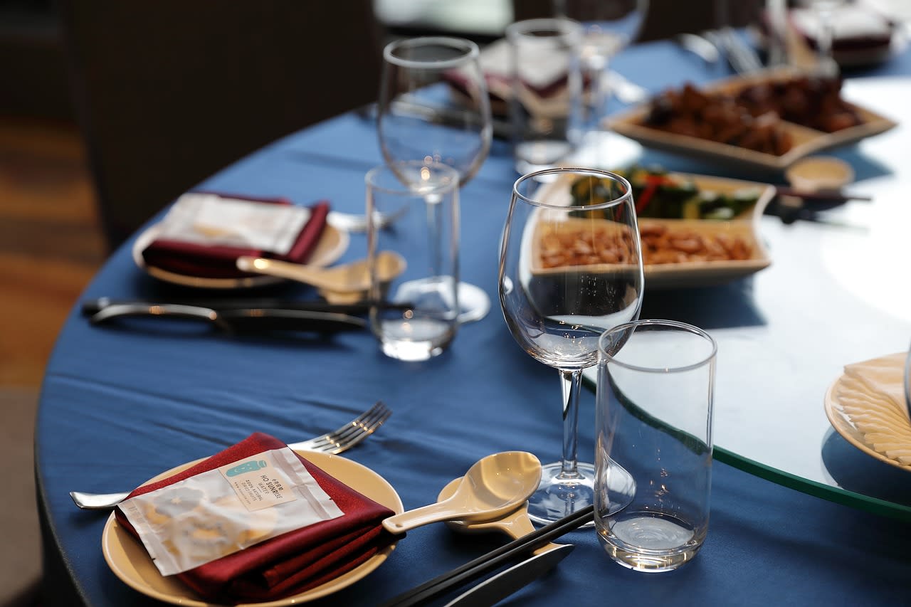https://pixabay.com/photos/table-table-setting-cutlery-5696243/ Photo by Dorigo on Pixabay