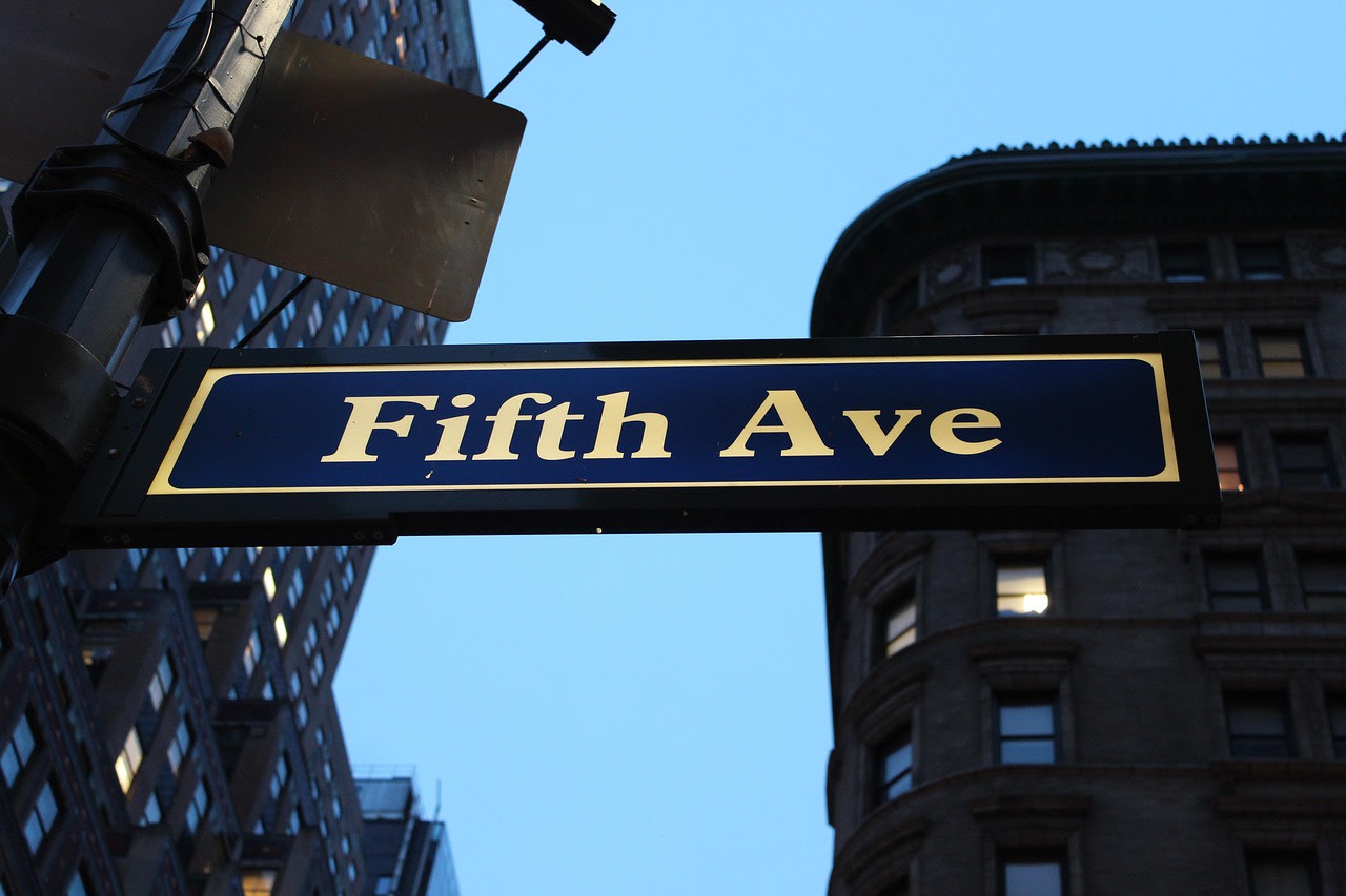 Image by chowbins from Pixabay https://pixabay.com/photos/fifth-avenue-sign-avenue-fifth-2850466/ 