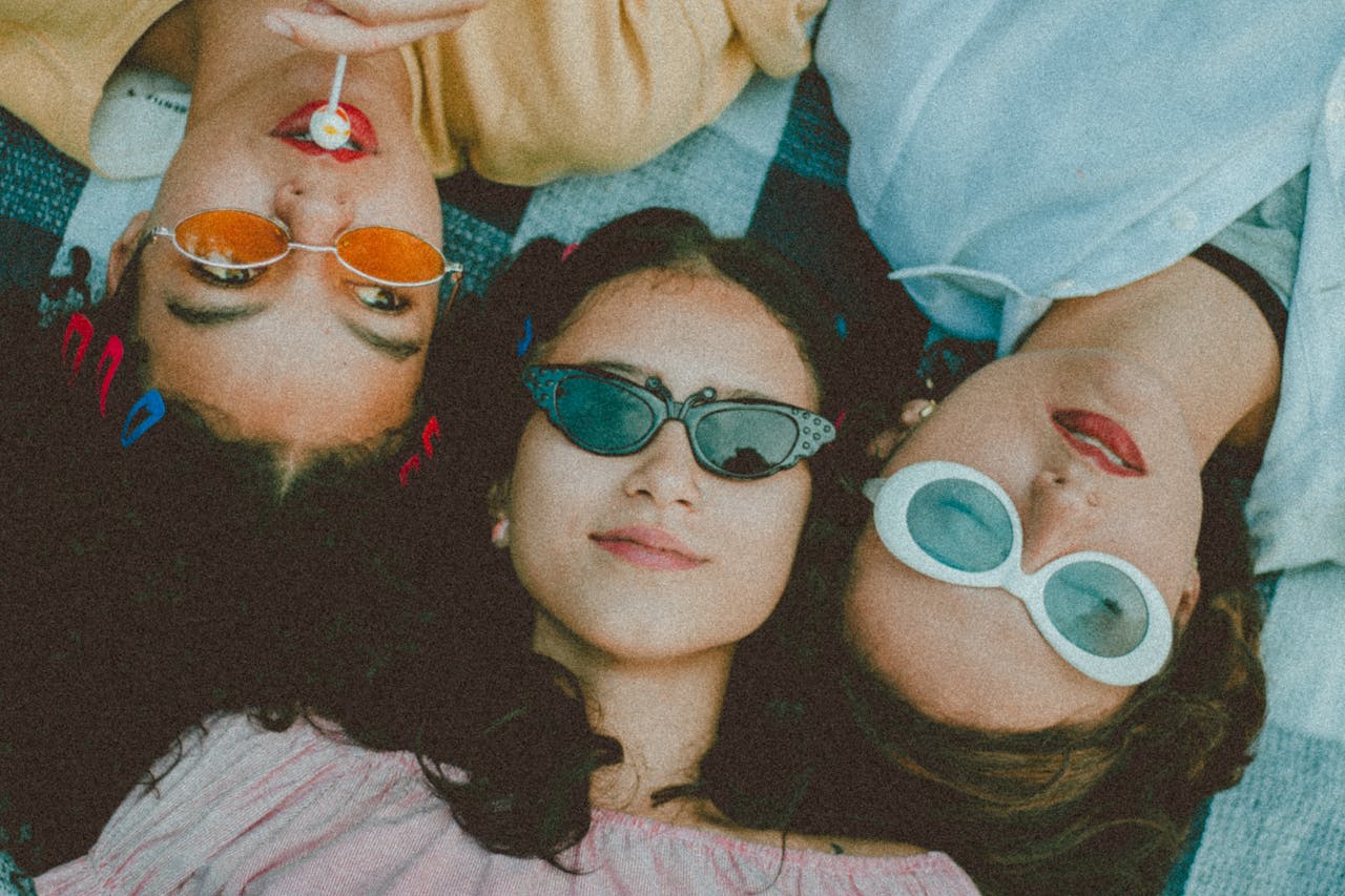 https://www.pexels.com/photo/woman-wearing-black-sunglasses-3491678/  Photo by Aline Viana Prado on Pexels