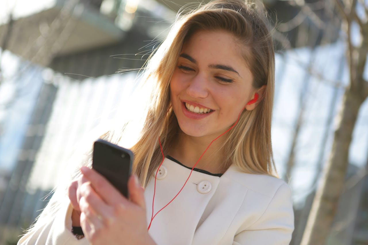 Photo by Andrea Piacquadio: https://www.pexels.com/photo/smiling-woman-in-white-blazer-holding-black-smartphone-3781660/ 