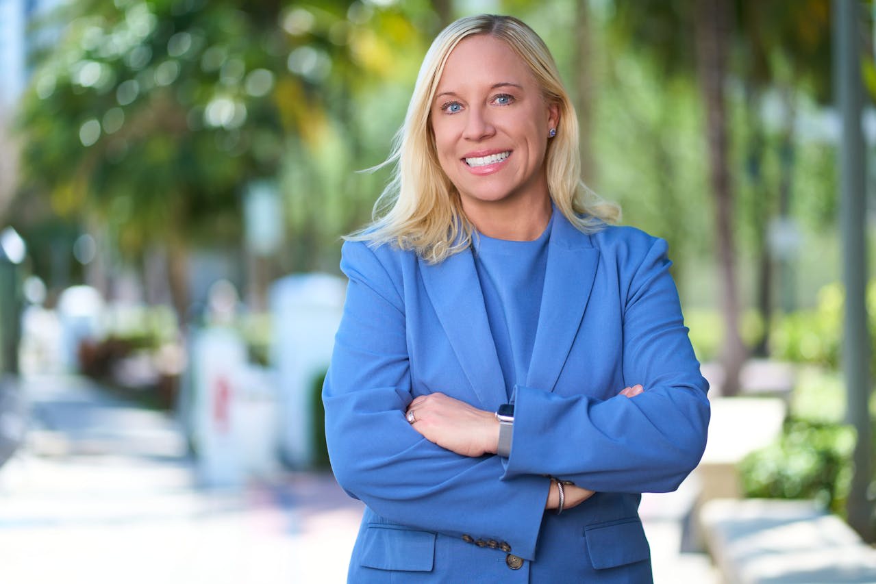 Photo by Eric Campbell: https://www.pexels.com/photo/confident-businesswoman-in-blue-suit-outdoors-31431918/ 