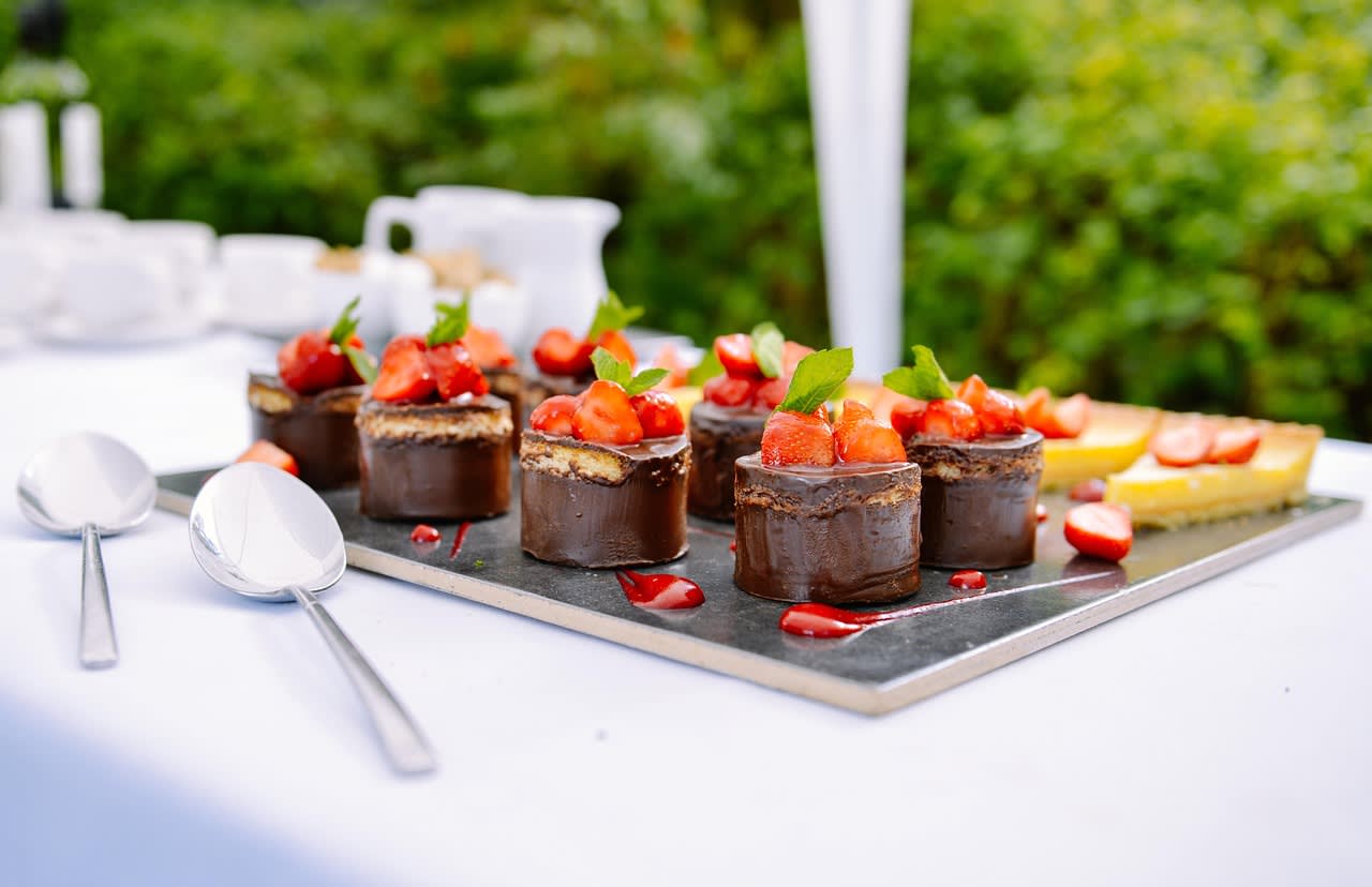 Image by stokpic from Pixabay https://pixabay.com/photos/eating-dessert-chocolate-strawberry-601578/ 