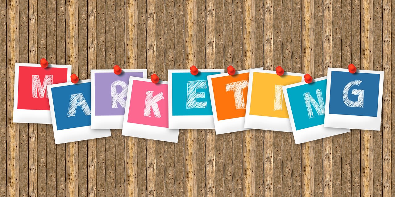 Image by Gerd Altmann from Pixabay https://pixabay.com/photos/marketing-customer-polaroid-center-2483861/ 