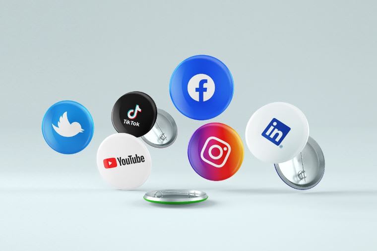 Image by Biljana Jovanovic from Pixabay https://pixabay.com/photos/social-media-social-networks-icons-6363633/ 