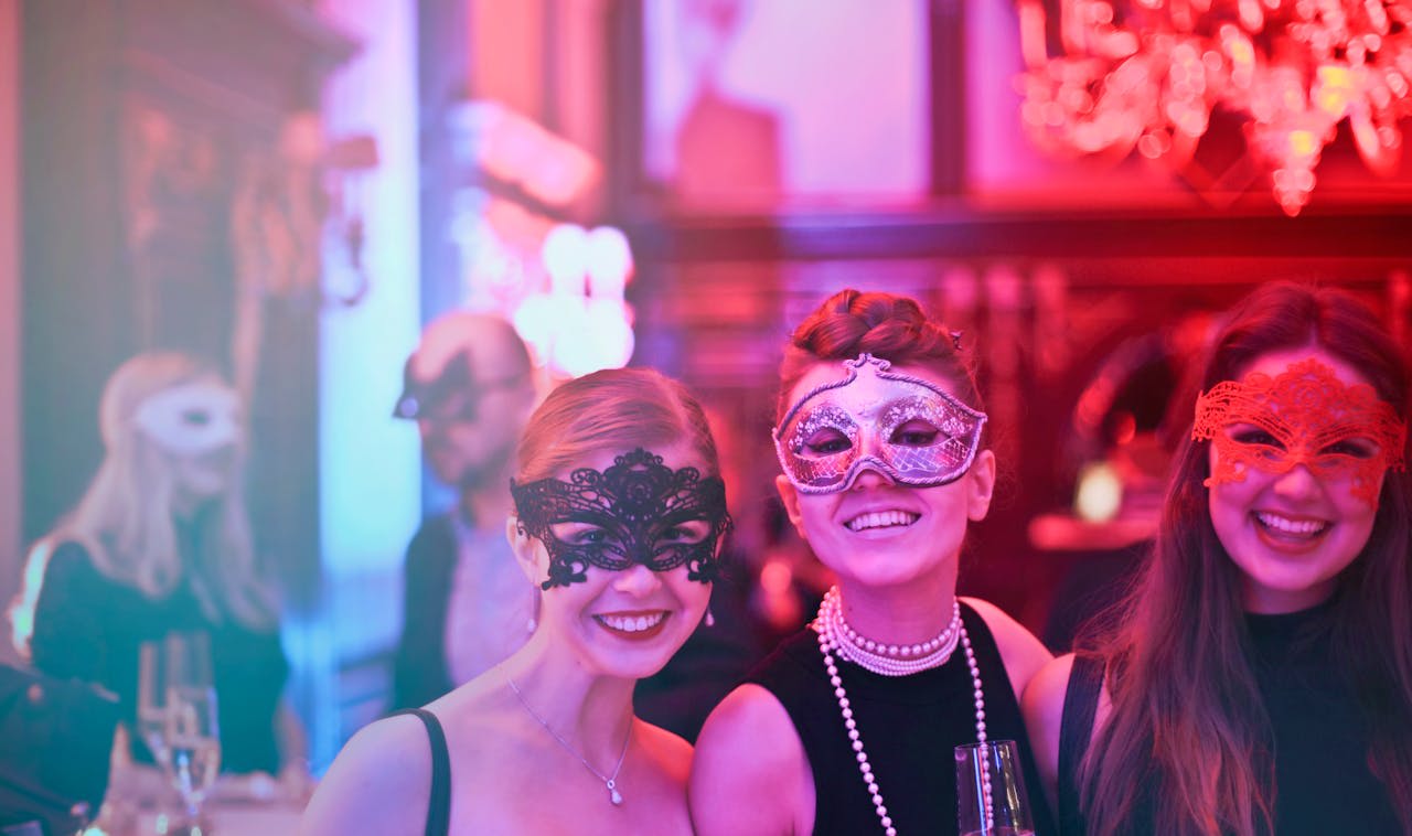  Photo by Andrea Piacquadio: https://www.pexels.com/photo/photo-of-women-wearing-eye-mask-787968/ 