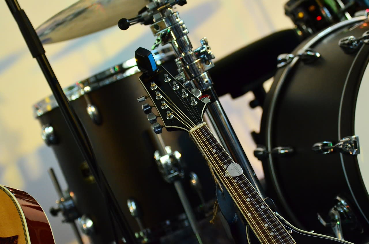 Image by congerdesign from Pixabay https://pixabay.com/photos/instruments-music-drums-guitar-801271/ 