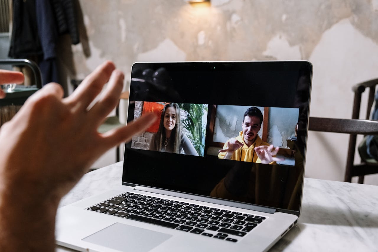 Photo by cottonbro studio: https://www.pexels.com/photo/man-and-woman-video-call-on-laptop-6321231/