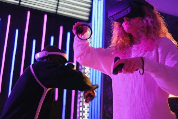 https://www.pexels.com/photo/girl-playing-a-virtual-reality-game-7562278/ 