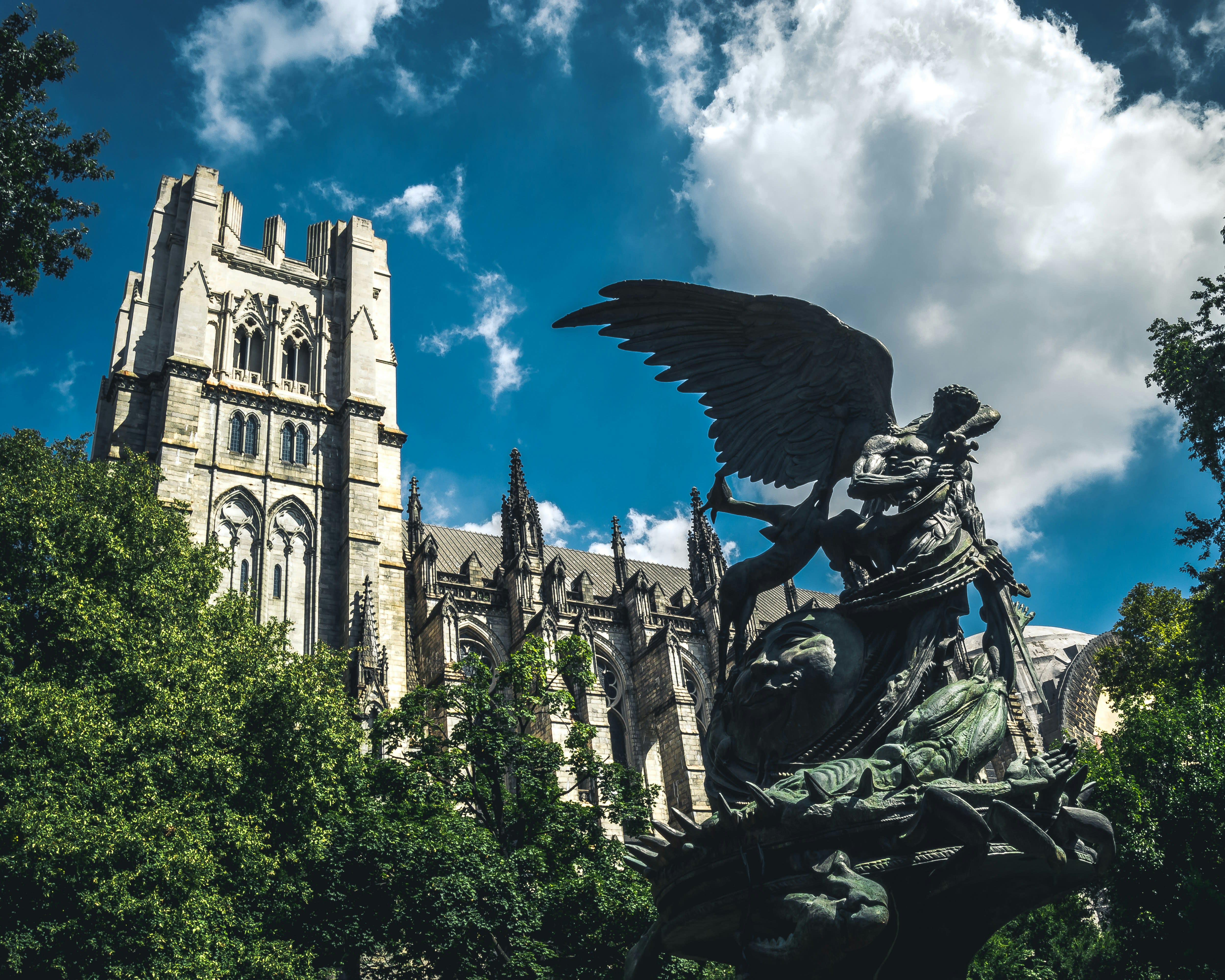 https://unsplash.com/photos/a-statue-of-a-bird-jLbd827ZS0M