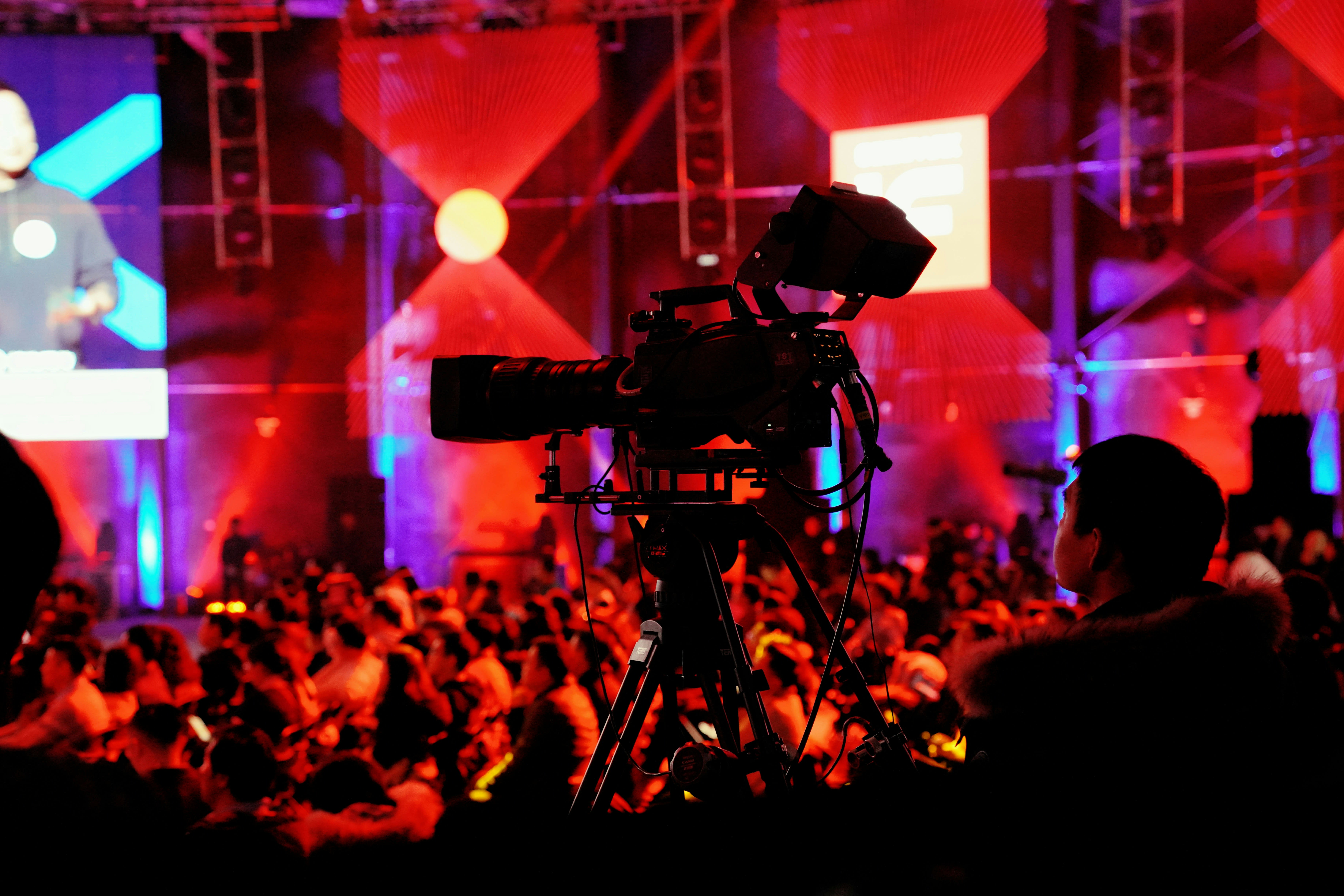 https://unsplash.com/photos/man-standing-beside-video-camera-41XCgtoIusk