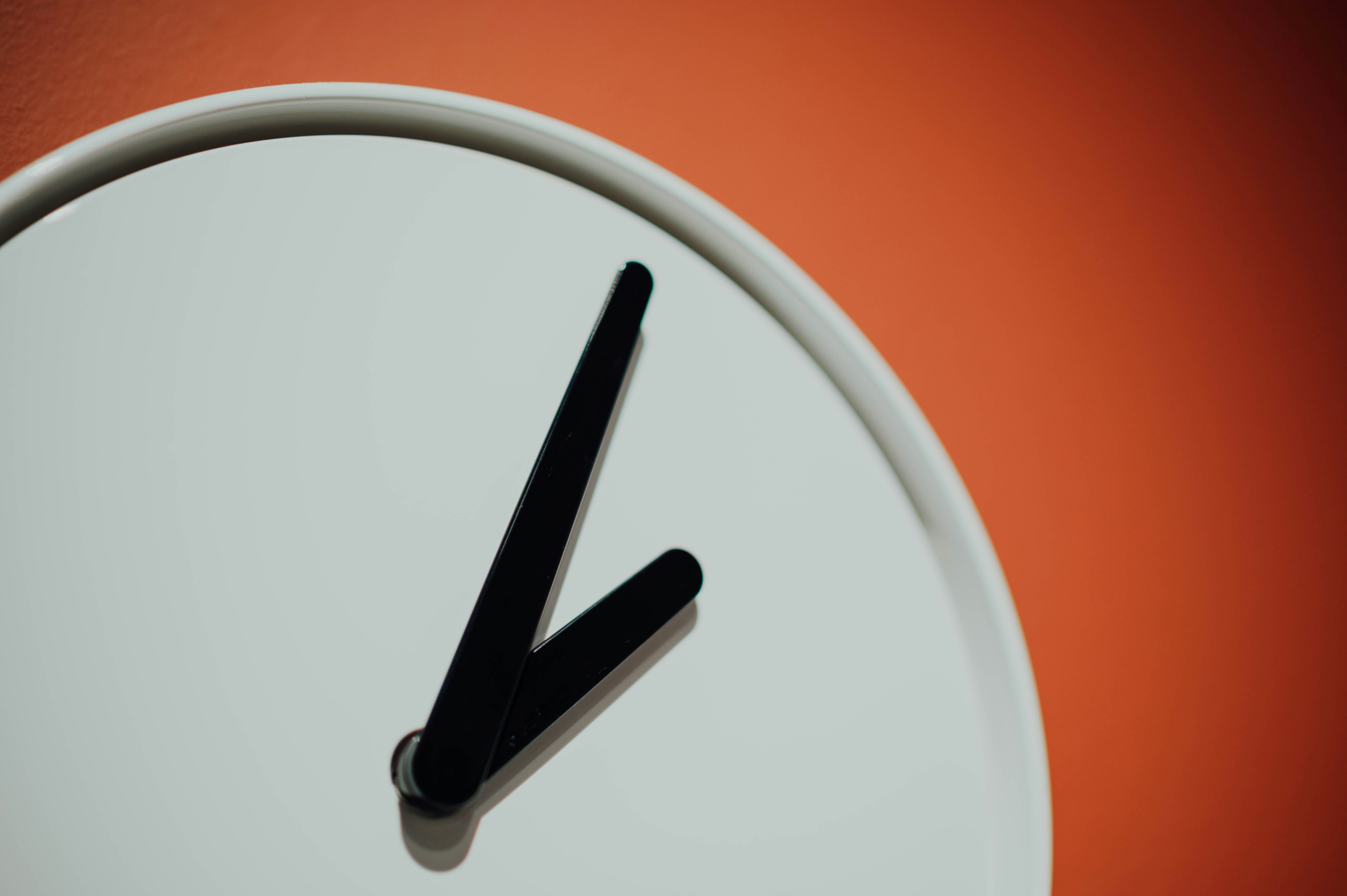 https://unsplash.com/photos/white-and-black-wall-clock-zYvuRX4kIWE