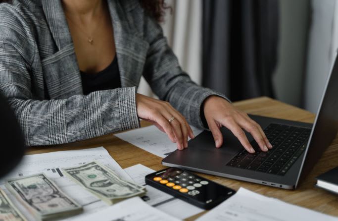 Photo by Tima Miroshnichenko: https://www.pexels.com/photo/a-woman-in-plaid-blazer-using-her-laptop-6693661/ 