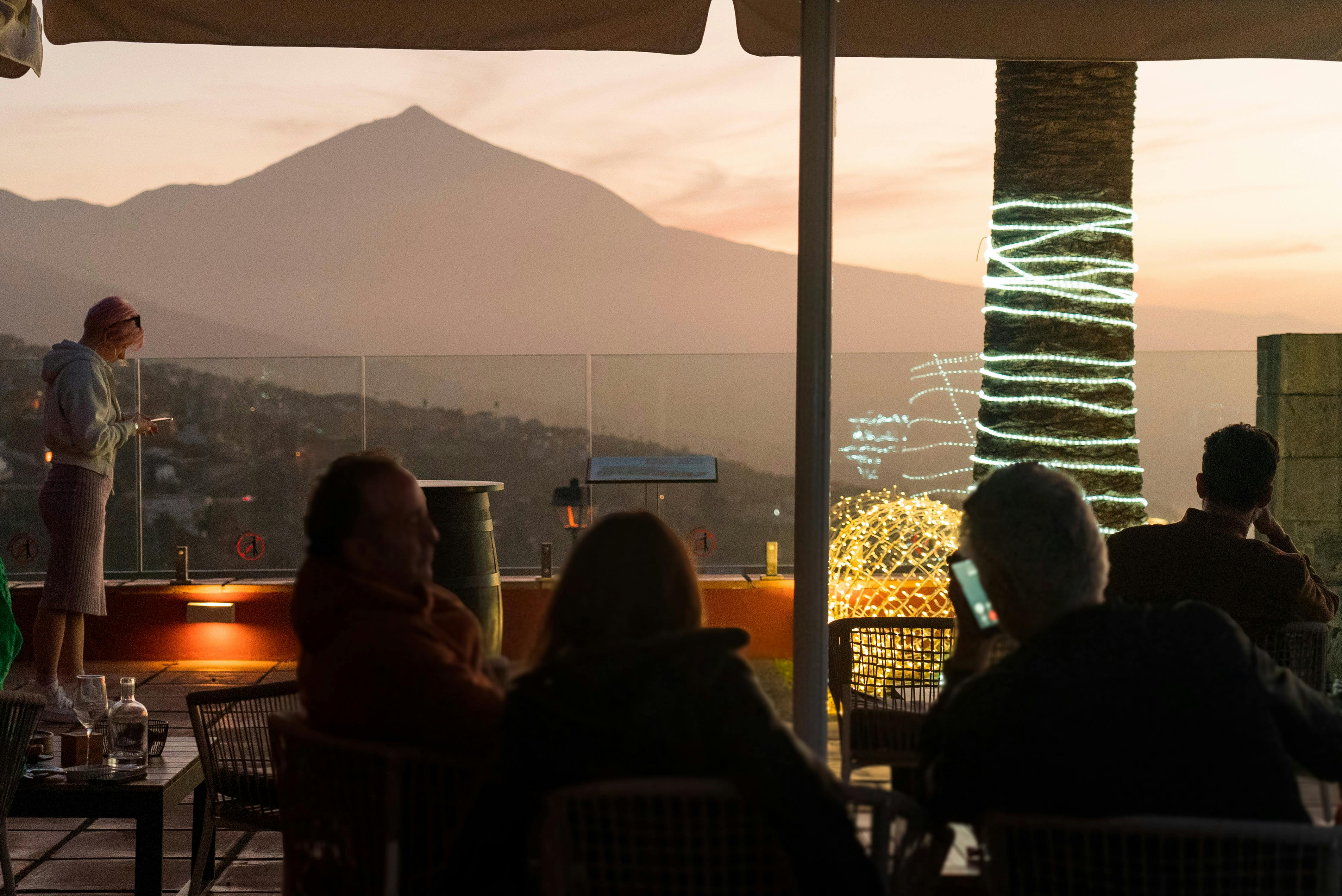 Photo by Alex P: https://www.pexels.com/photo/restaurant-with-a-view-of-a-mountain-landscape-19981582/