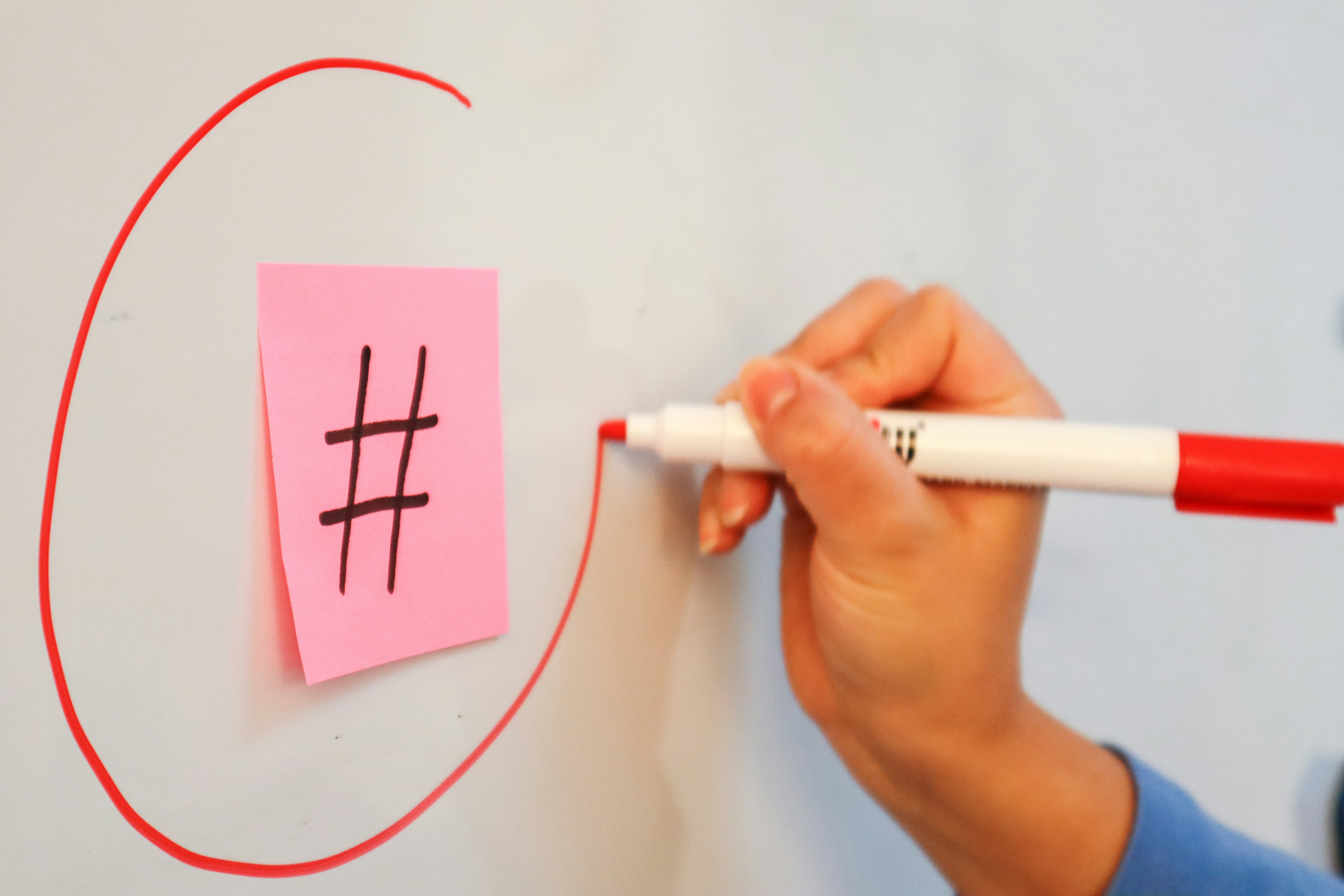 https://unsplash.com/photos/a-person-writing-on-a-piece-of-paper-with-a-marker-iOnN7Et1FhA