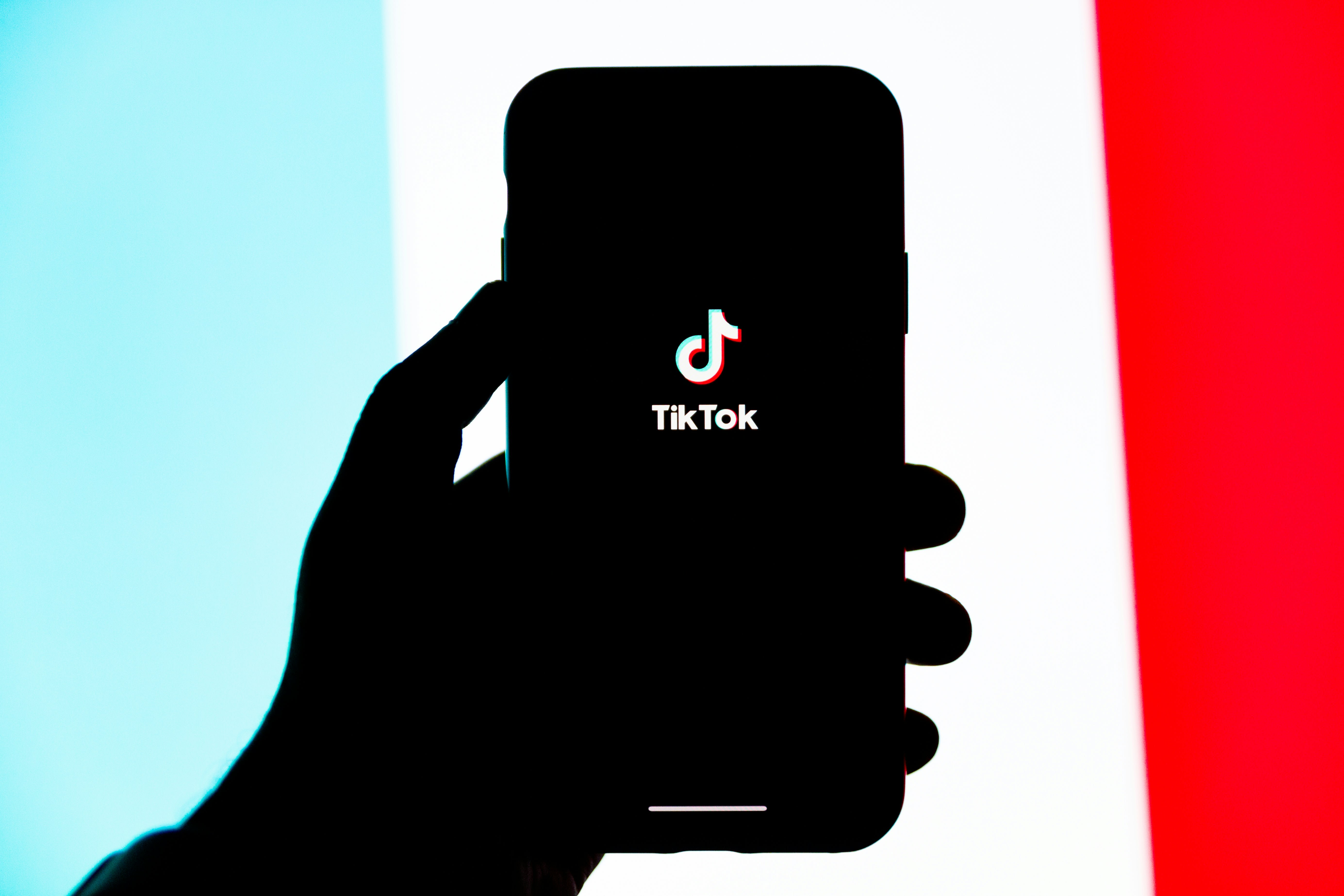 https://unsplash.com/photos/black-and-red-smartphone-case-1S1w1c4_VyA