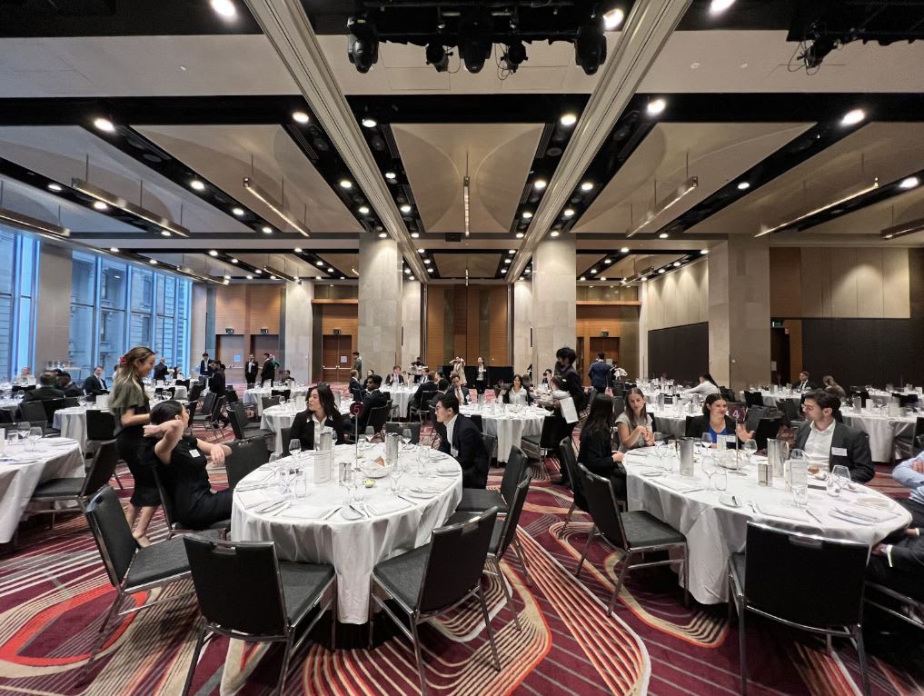 https://unsplash.com/photos/a-group-of-people-sitting-at-tables-2_H1OekuzpY 