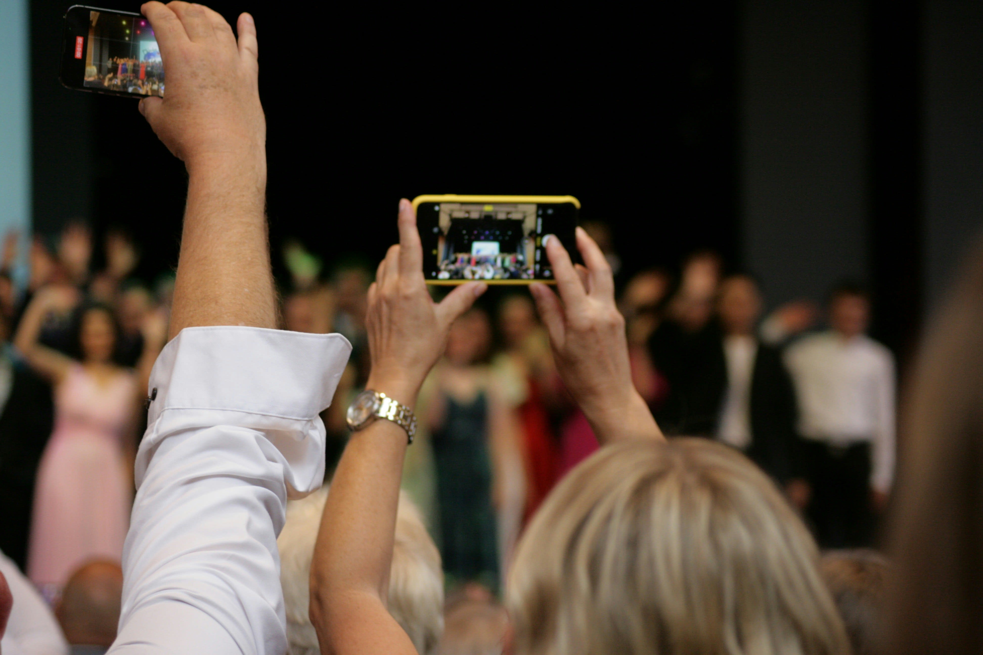 https://unsplash.com/photos/a-group-of-people-taking-pictures-with-their-cell-phones-t54ZPyt4FUM