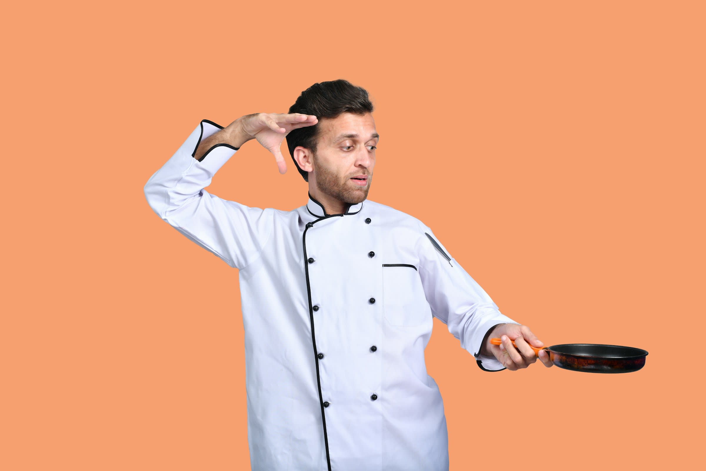 https://unsplash.com/photos/a-man-holding-a-tennis-racket-j-qfvf6nKuw 