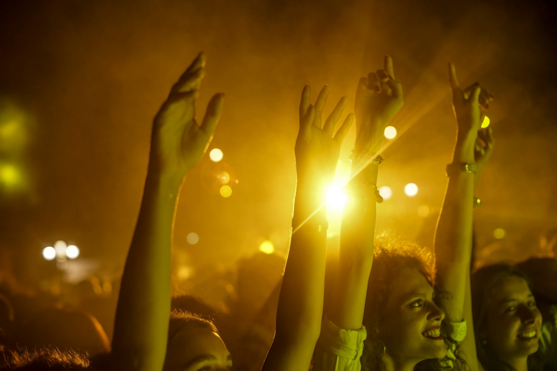 https://unsplash.com/photos/people-raising-their-hands-up-mbgZbQHOyN8