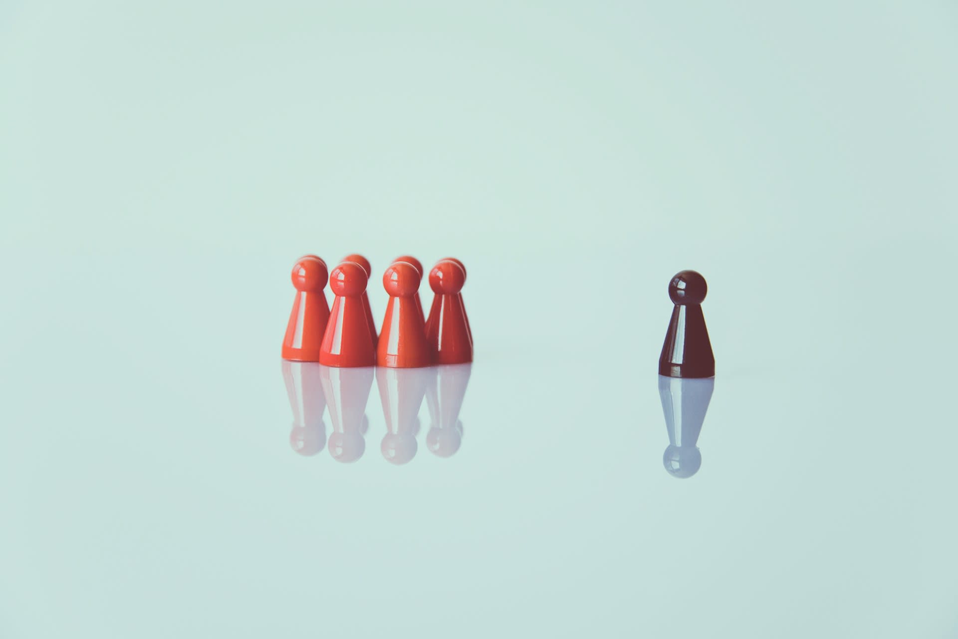 https://unsplash.com/photos/brown-game-pieces-on-white-surface-QozzJpFZ2lg