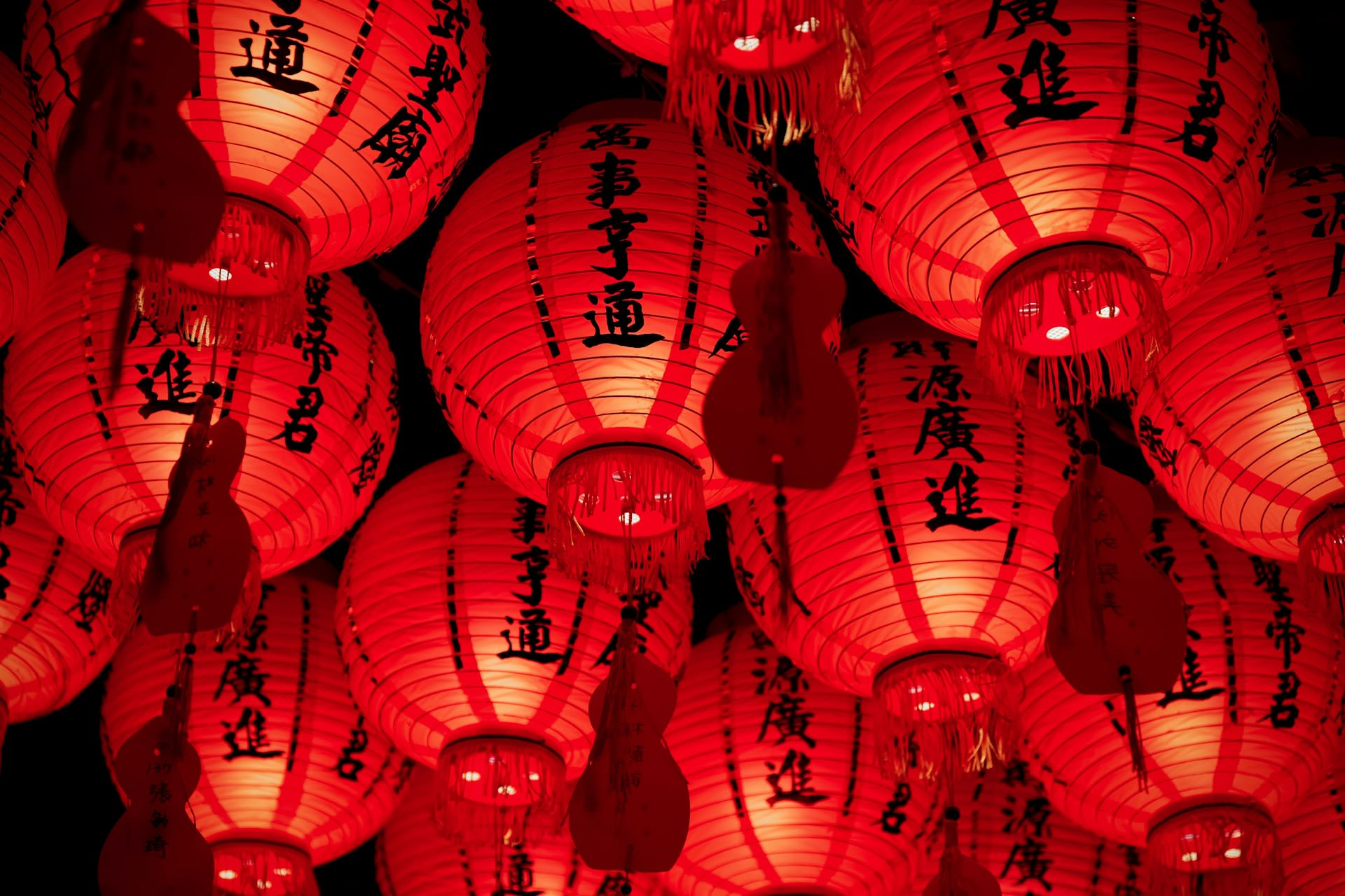 https://unsplash.com/photos/red-paper-lanterns-3JFVNo4ukKQ