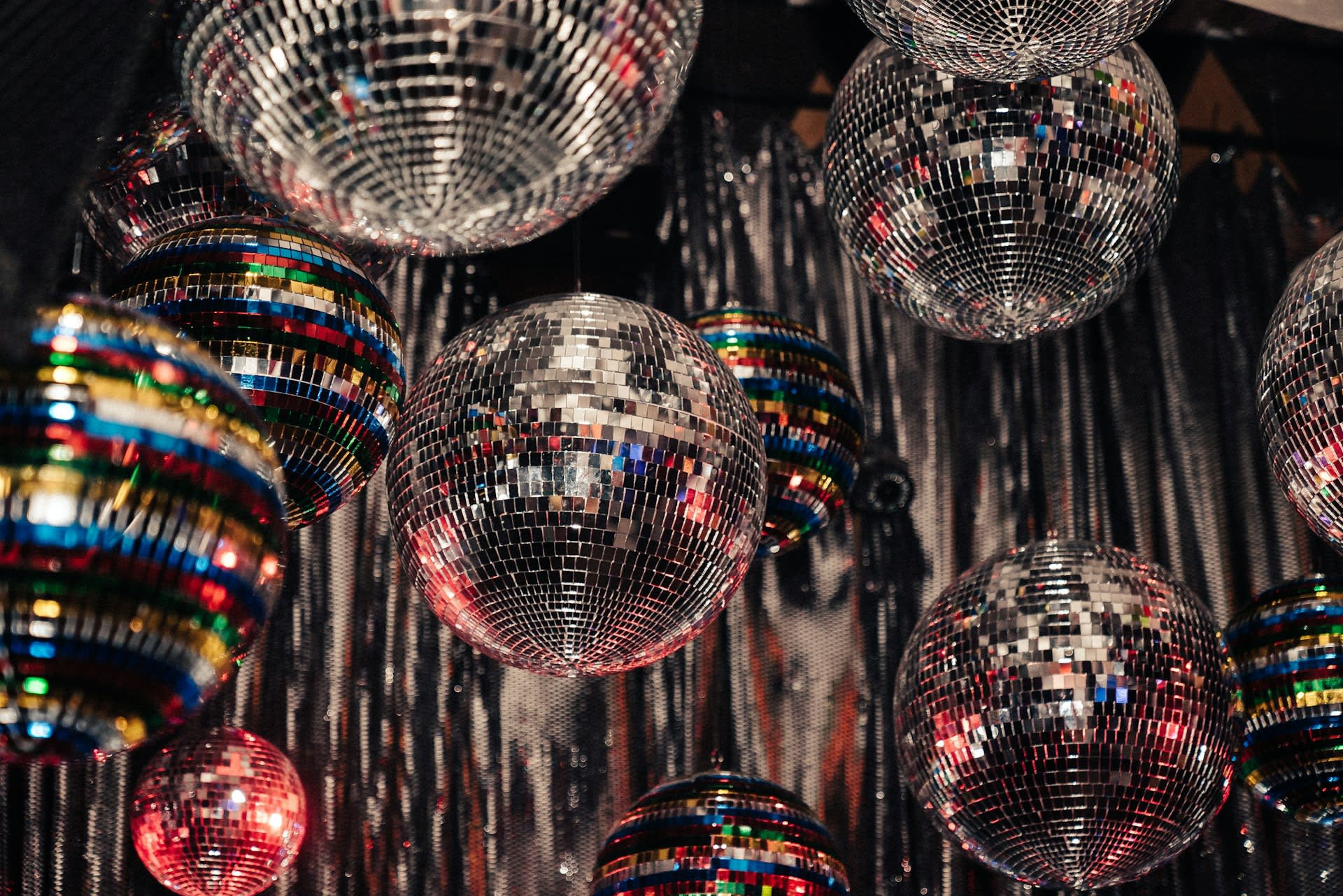 https://unsplash.com/photos/assorted-mirror-balls-lot-onKZfGmLmgo