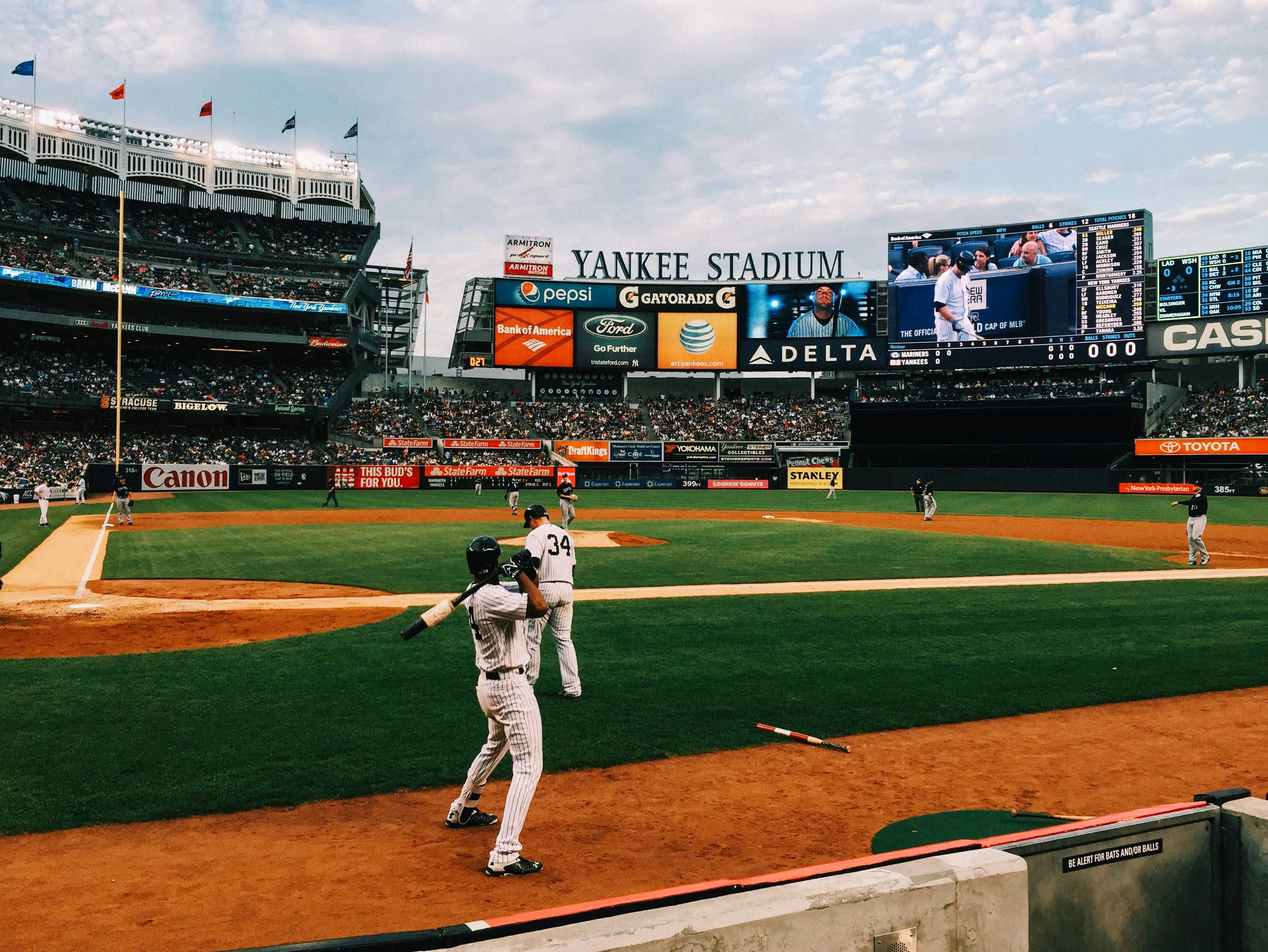 https://unsplash.com/photos/baseball-players-playing-on-field-during-daytime-wNQ4lFafIfI