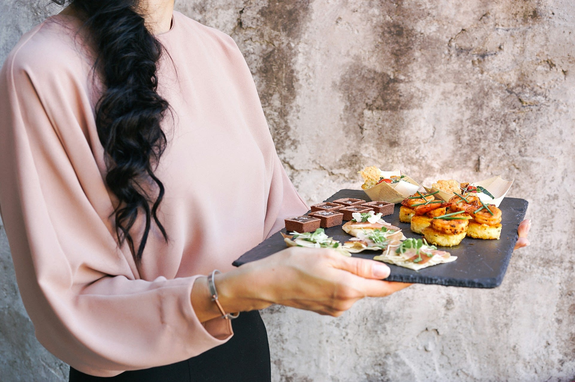 https://unsplash.com/photos/person-holding-tray-with-foods-XVTTK3wcYME