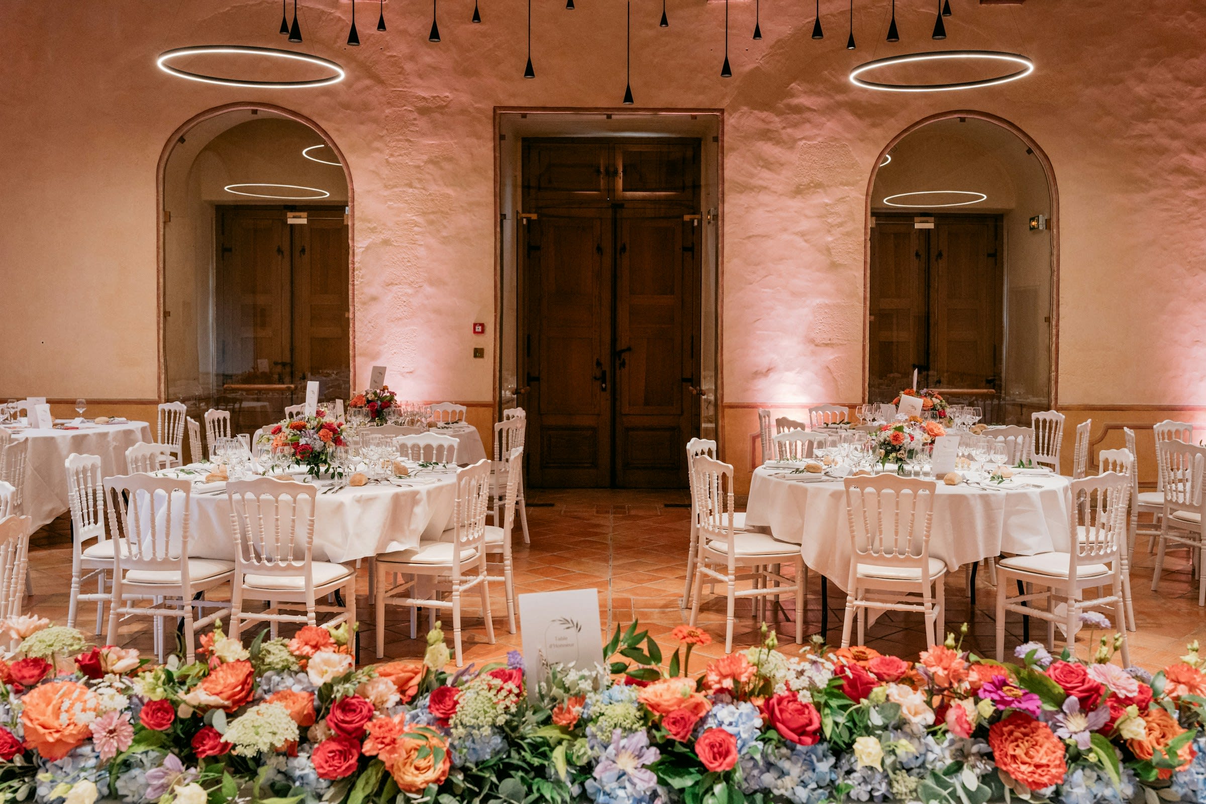 https://unsplash.com/photos/elegant-wedding-reception-tables-with-floral-decorations-FeO_txj9yVc