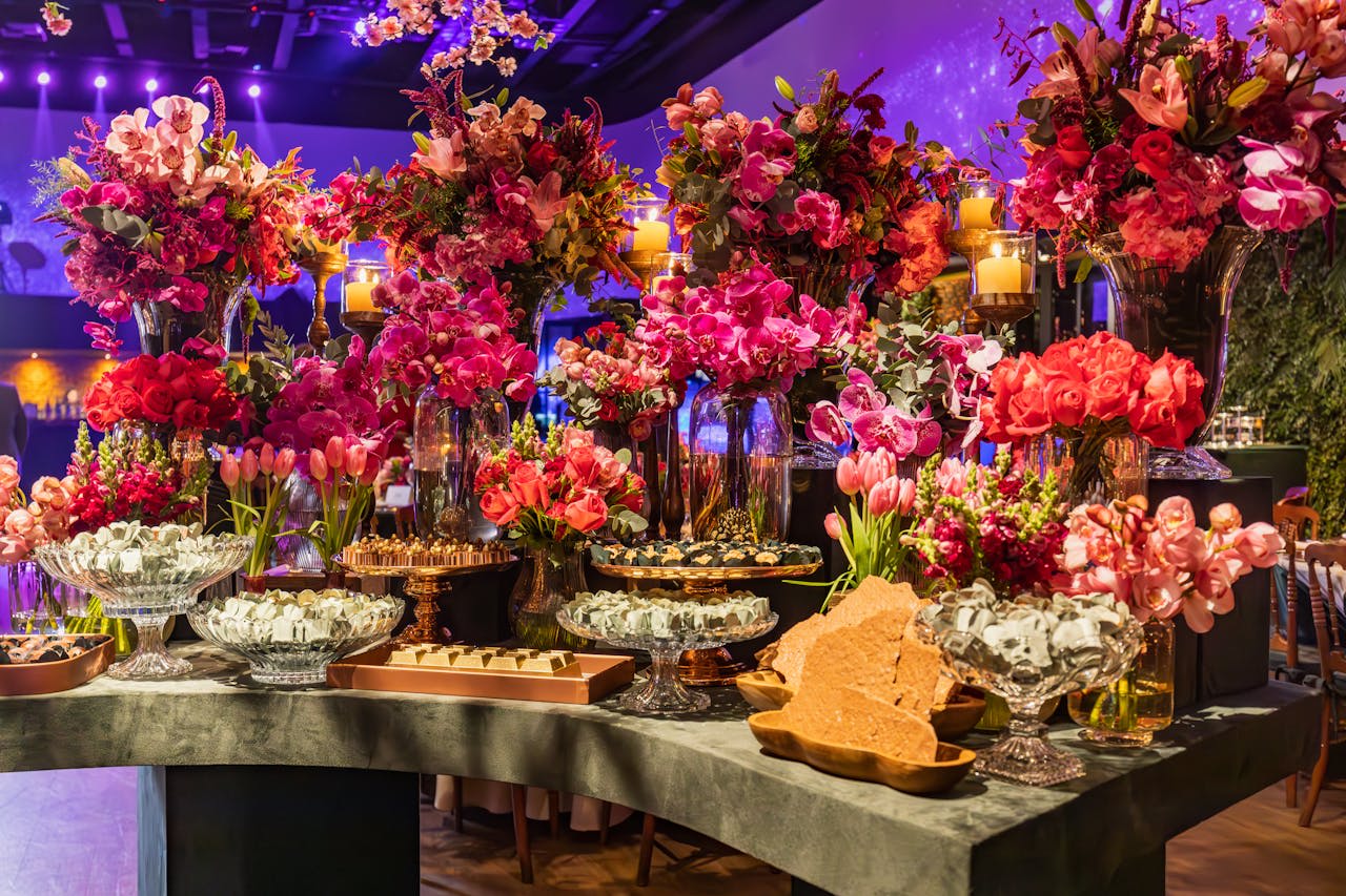 https://www.pexels.com/photo/flowers-decorations-on-table-16935948/