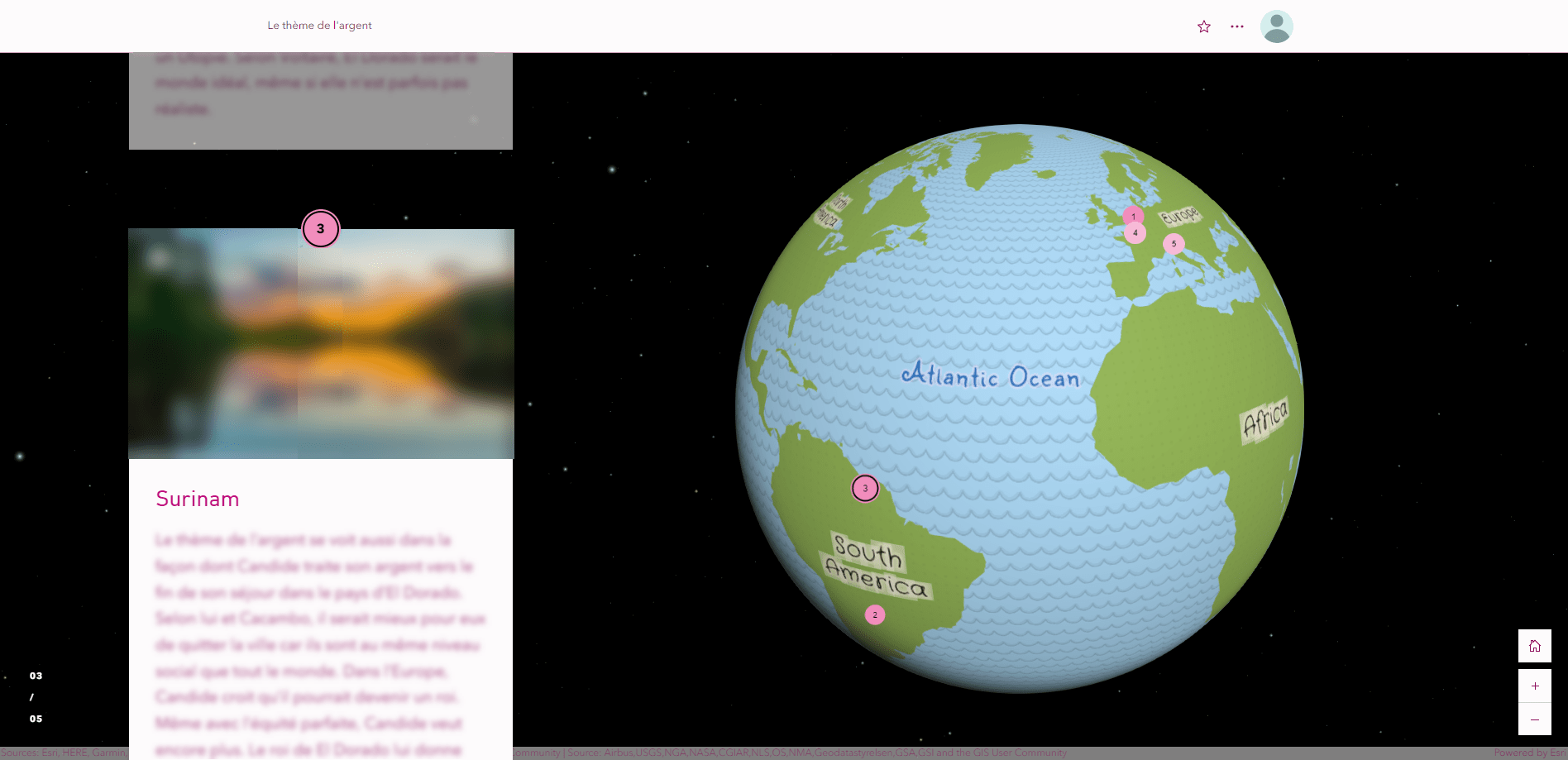 L’image est un extrait d’une carte narrative d’élève. À gauche, il y a une bande noire à côté de laquelle une section est dédiée à du texte et des photos; le tout est numéroté. Il y a une image floue en haut de laquelle on retrouve le chiffre trois sur une pastille de couleur rose. Sous l’image, il est écrit « Surinam » en rose sur un fond rose pâle. Il y a neuf lignes de texte écrit sous ce mot; les mots de ce texte sont sous un effet flou. À droite et occupant les deux tiers de l’image en largeur, il y a sur un fond noir un globe terrestre. Il est centré sur l’océan Atlantique, au centre duquel il est écrit « Atlantic Ocean ». Les continents sont de couleur vert forêt. Il y a des mots illisibles sur les Grands Lacs. « South America » est écrit sur le Brésil en noir sur un fond beige jaunâtre un peu comme si c’était écrit sur plusieurs petits Post-it. Des pastilles avec les chiffres trois et deux sont en Amérique du Sud. Seule la pastille numéro trois a un cercle noir sur fond rose, les autres pastilles ne sont que rose. Au niveau du Congo en Afrique, il est écrit « Africa », idem en noir sur fond de semblable à des Post-It. Même chose en Europe, où l’étiquette « Europe » est environ en Tchéquie. En Europe, il y a trois pastilles, numéro un environ aux Pays-Bas, quatre au nord-ouest de la France et cinq au nord de l’Italie. La partie en eau sur le globe est bleu pâle avec un motif répétitif d’imitation de vagues.