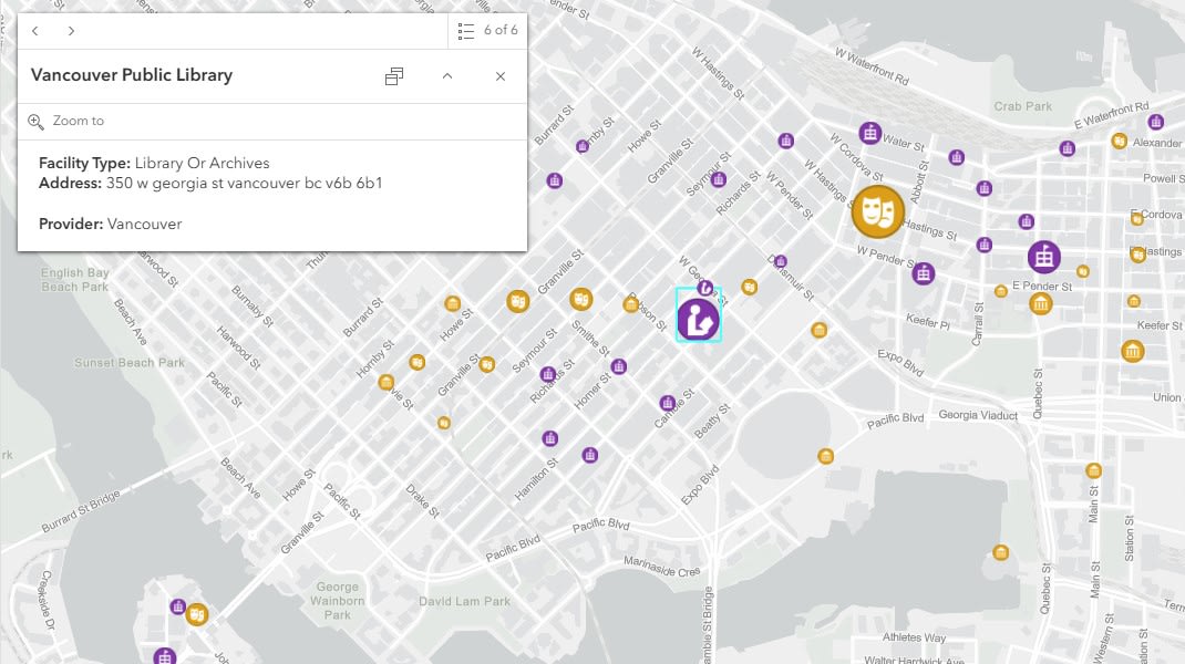 Une carte présentant les installations culturelles et artistiques à Vancouver, en Colombie-Britannique, symbolisée par des icônes de couleurs différentes pour chaque type d’installation. Lorsque la bibliothèque publique de Vancouver est sélectionnée, une fenêtre contextuelle apparaît avec des informations supplémentaires sur le type d’établissement, l’adresse et le fournisseur de données.