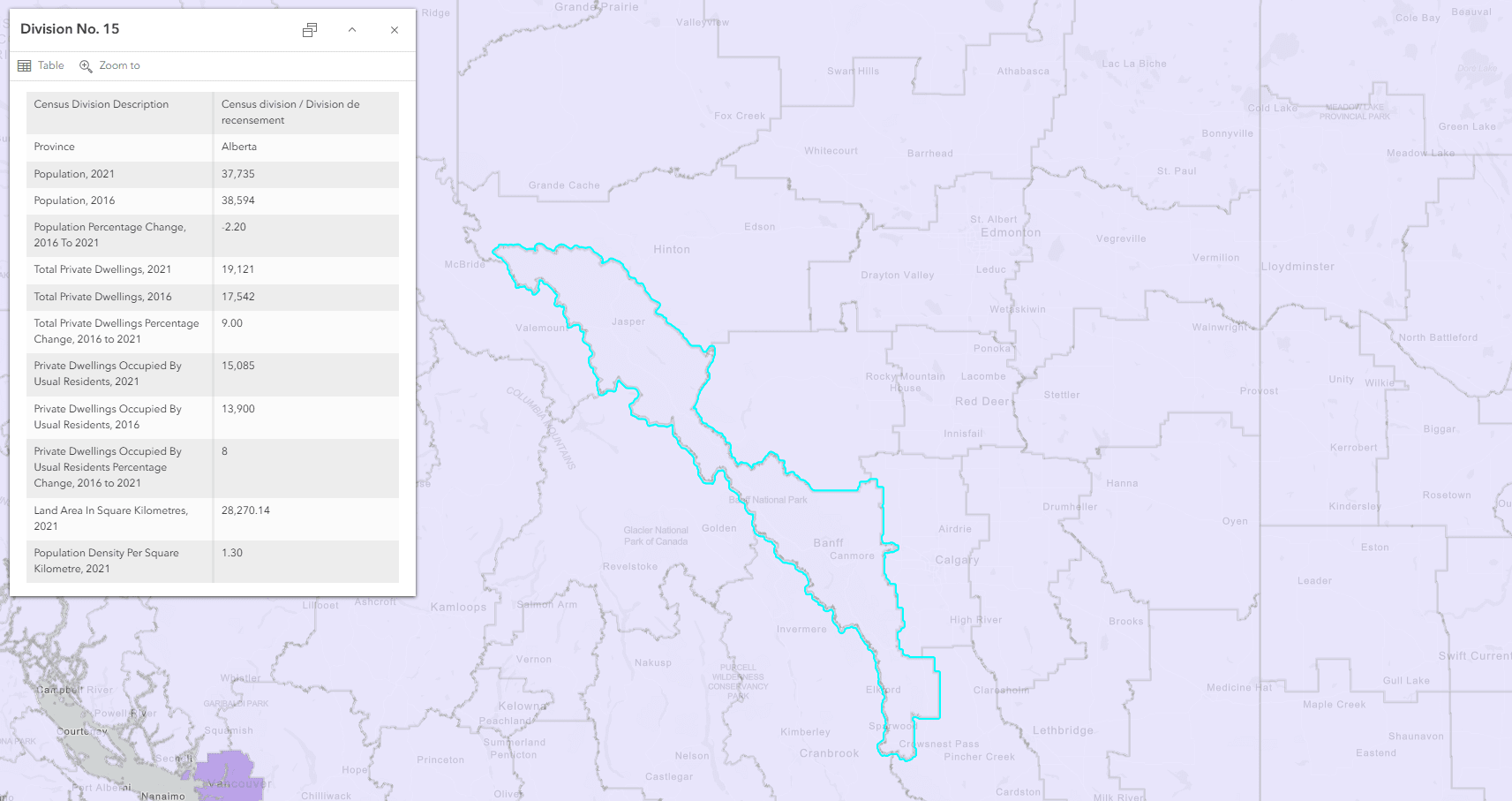 Une carte présentant les chiffres de la population et des logements tirés des données du recensement 2021 en Alberta, au Canada, avec la région de Jasper et Banff sélectionnée. Une fenêtre contextuelle pour cette division fournit des statistiques supplémentaires, notamment les populations de 2021 et de 2016 et le pourcentage de variation de la population entre ces deux années.
