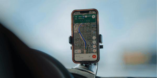 smart phone in car charging while using maps