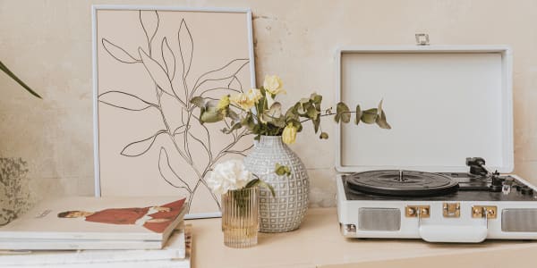 vintage accents in apartment interior design