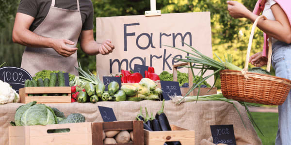 woman buying produce at local farm market