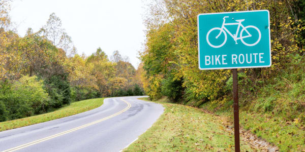 bike route sign on Natchez Trace Parkway
