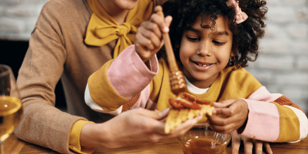 mother and daughter eating local honey to soothe seasonal allergy symptoms 