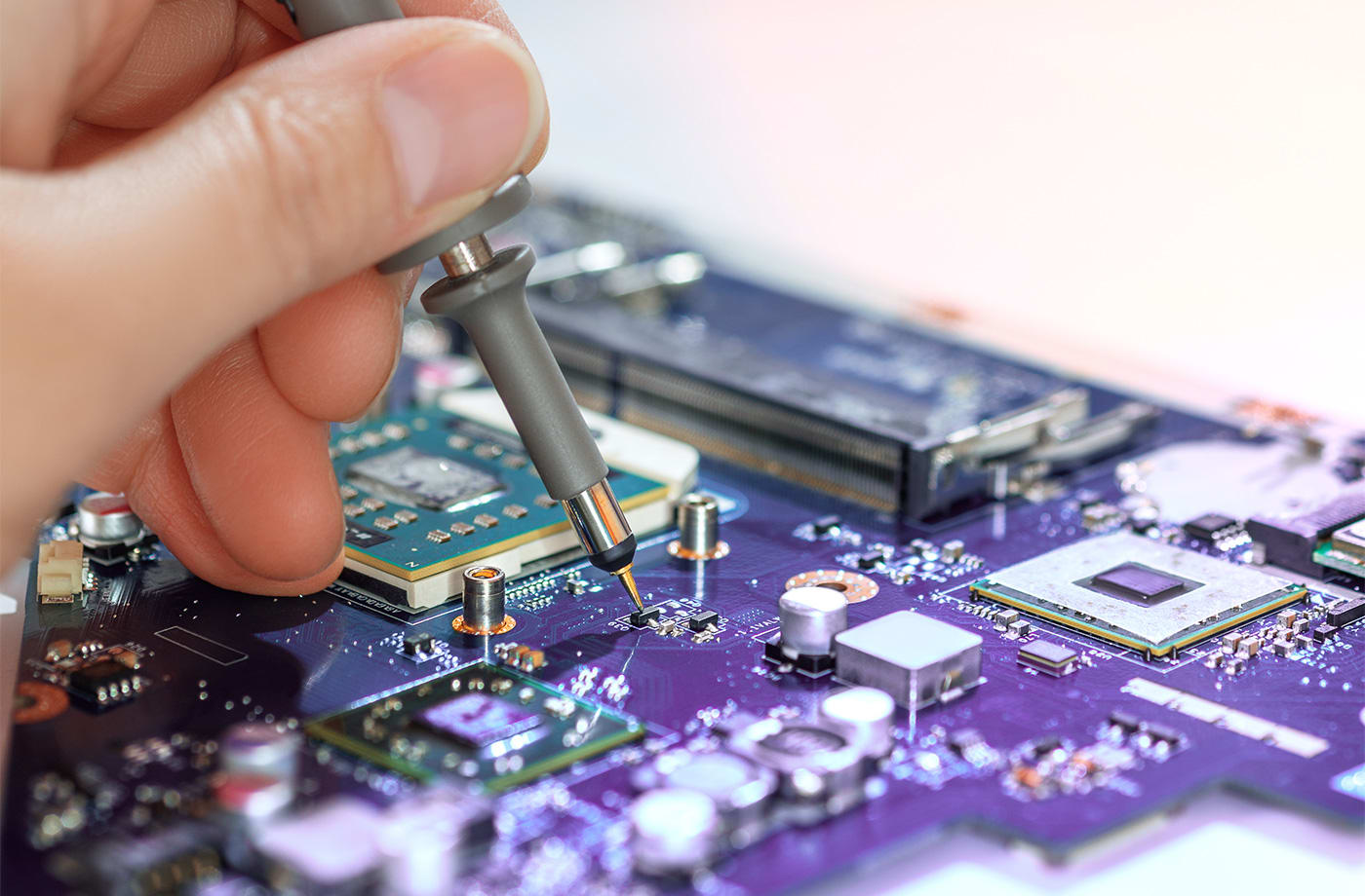 Low power circuit design involves a variety of techniques in minimizing power loss.