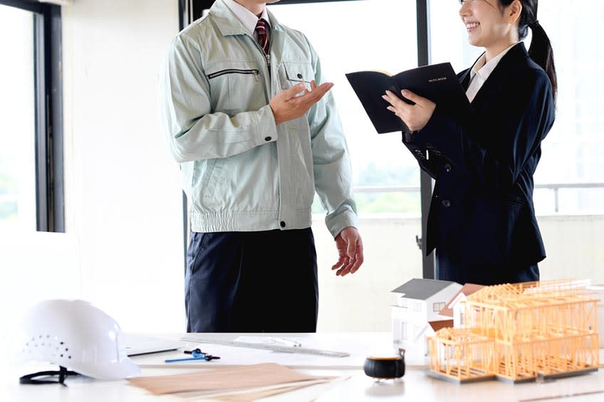 accountant checking with field manager new updates on latest construction project budgets