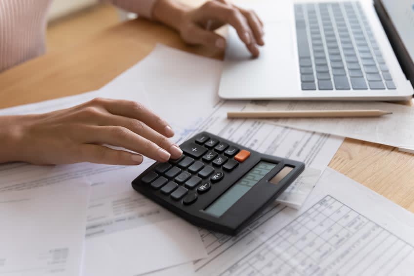 outsourced CPA working on payroll service for company overseas