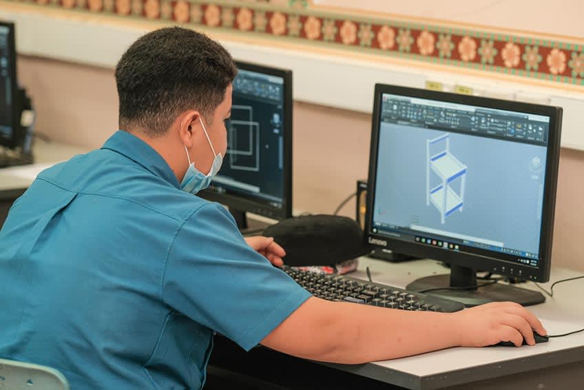 AutoCAD specialist modeling 3D object