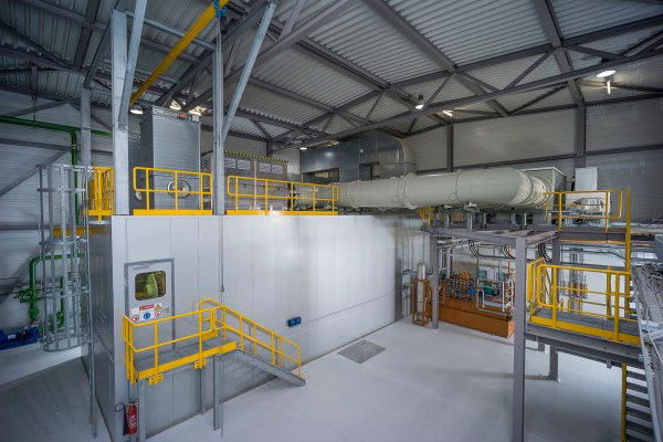 Synchronous condenser installed with GCB and busduct