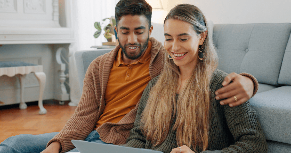 Telehealth solutions: couple using a laptop